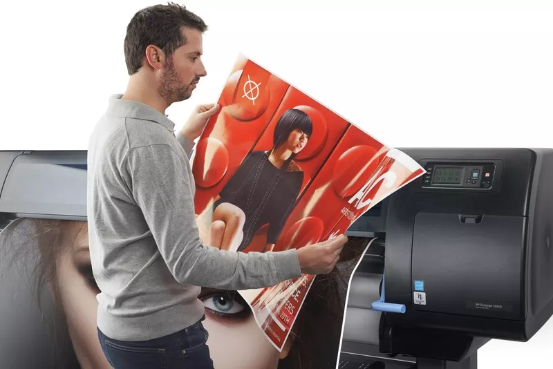 HP Designjet Z6800 man inspecting prints